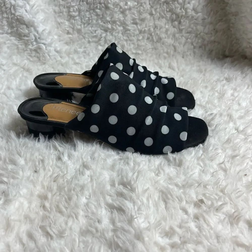 J Renée Banan Black & White Polka Dots stretchy Fabric slip on sandals Size 9.5M